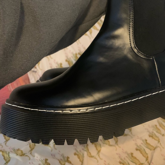 SOLD‼️Black Platform Chunky Chelsea Boot - Picture 4 of 5